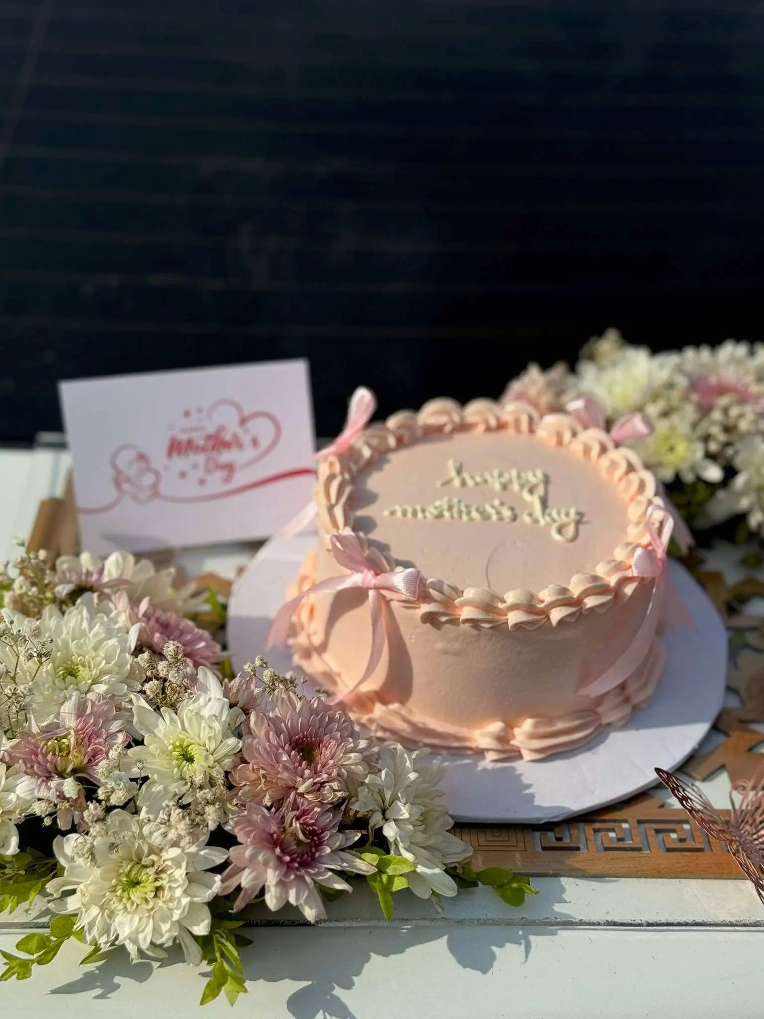 Floral Glow Tray – Acrylic Cake & Flower Combo for Mom