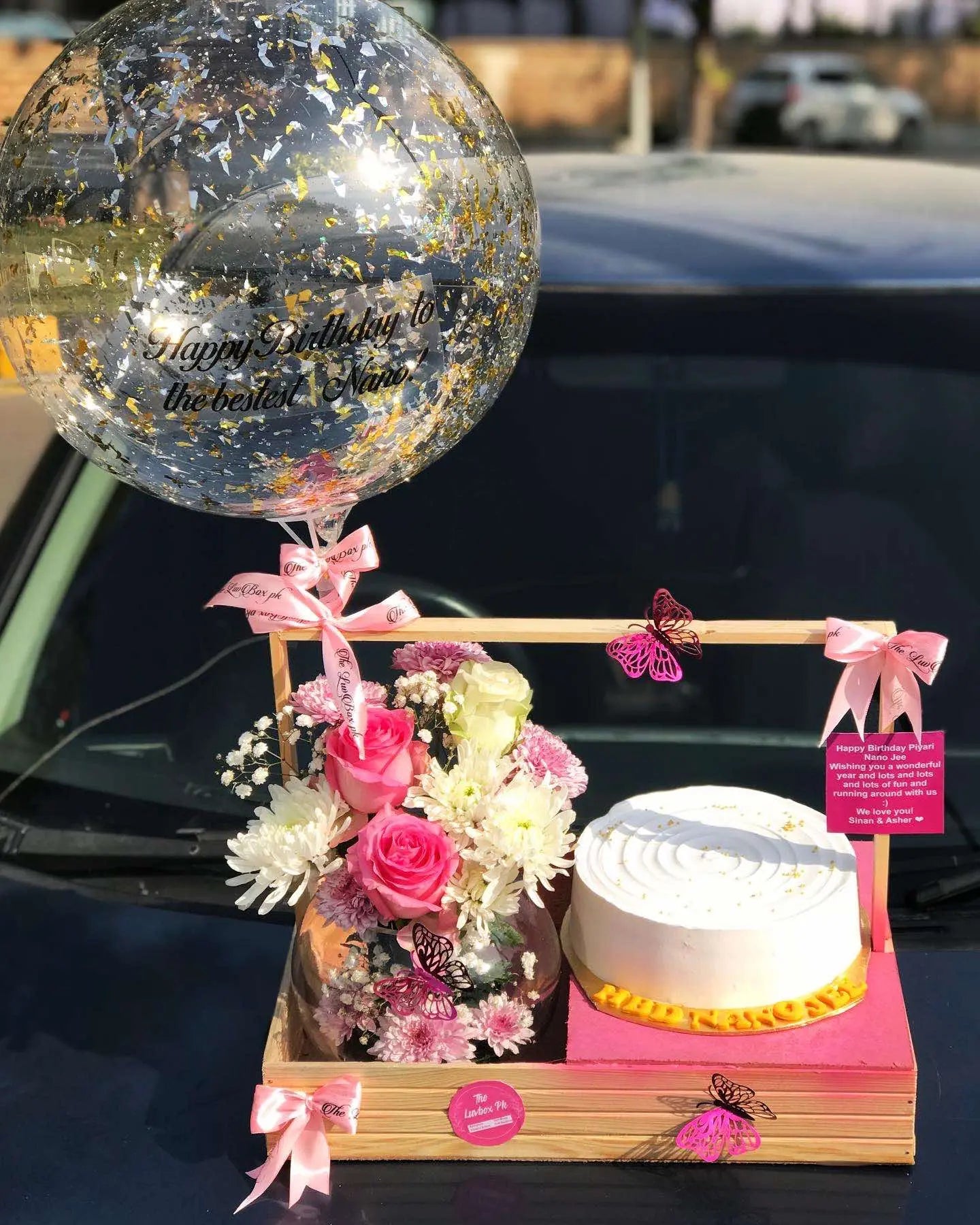 Bloom & Bake – Wooden Tray with Fish Bowl Flowers & Custom Cake