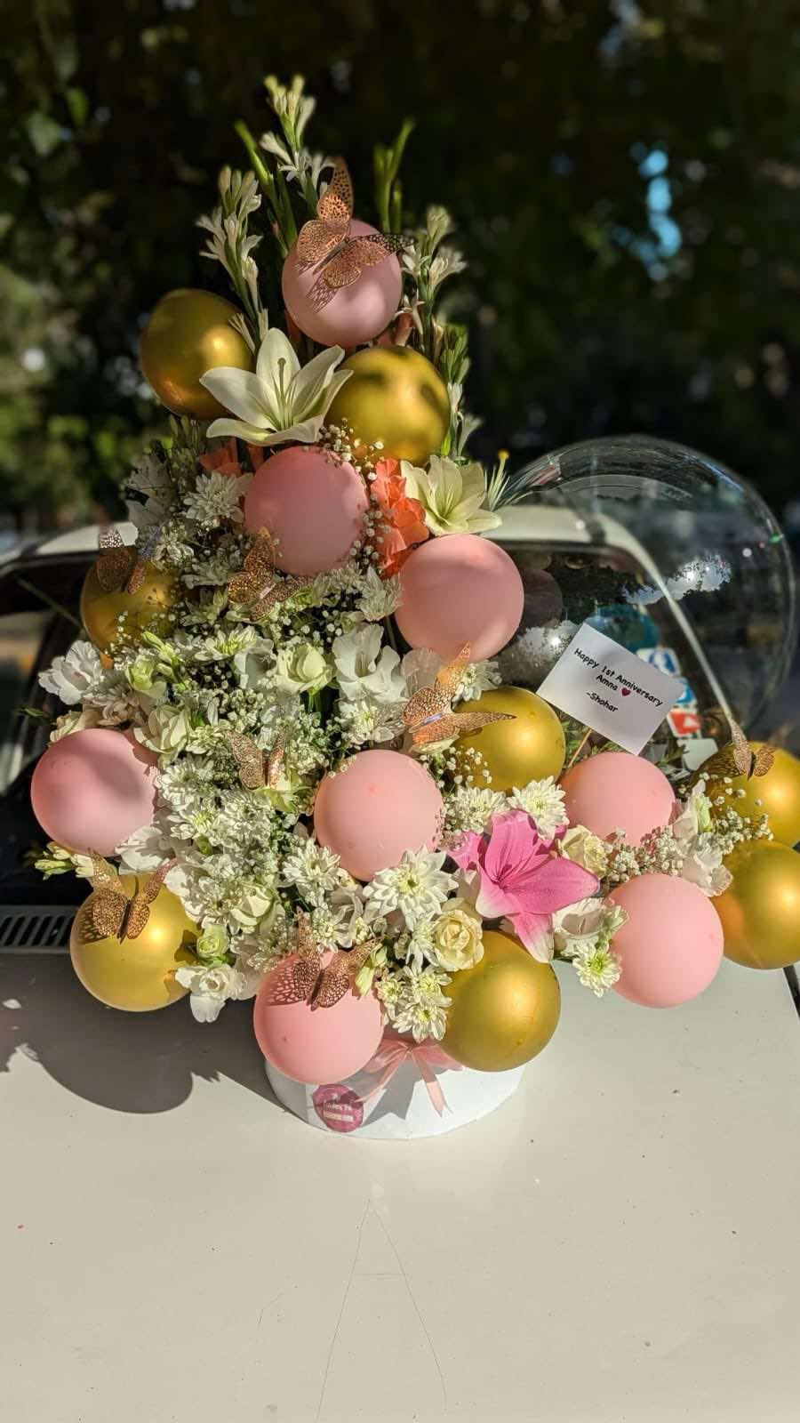 The LuvBox PK – Luxe Balloon & Flower Bouquet