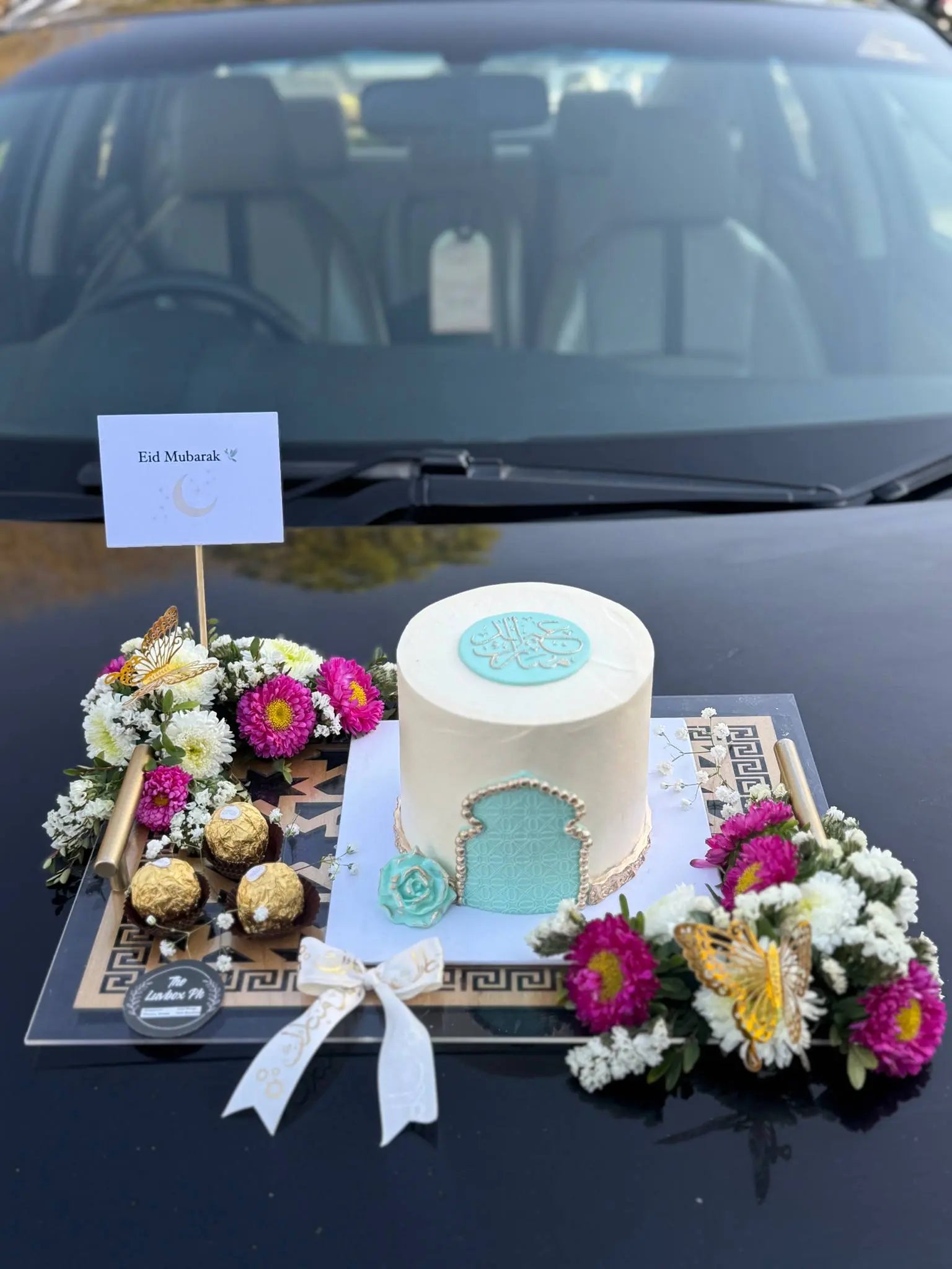 Eid Royale Platter – Acrylic Tray with Cake, Ferreros & Flowers