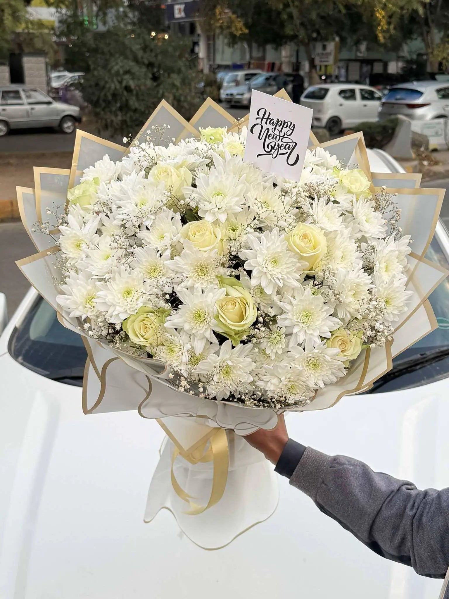 Luxe Frost – Premium White Flower Bouquet