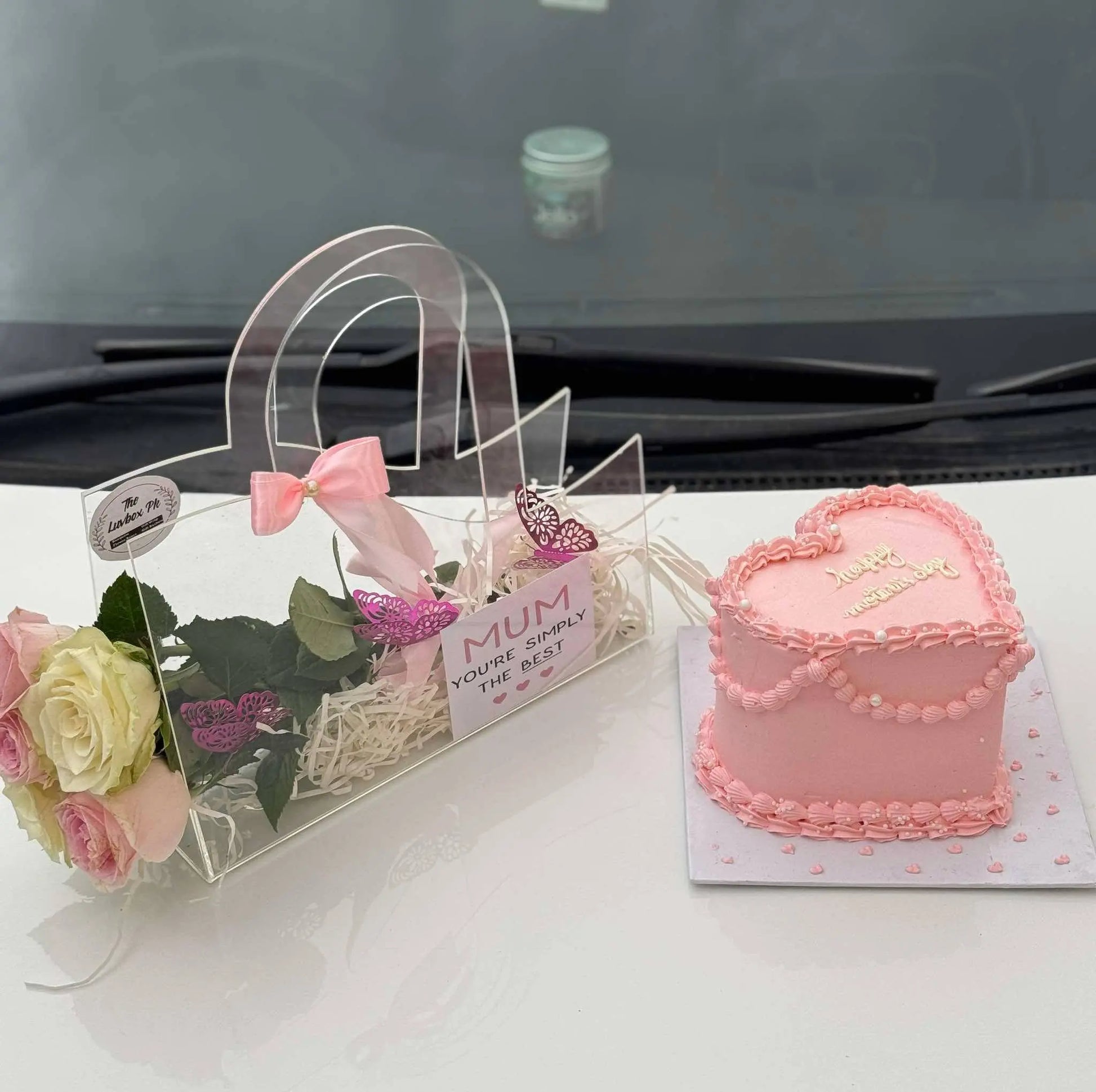 Elegant Handbag Gift – Acrylic Box with Roses & Heart Cake for Mother’s Day
