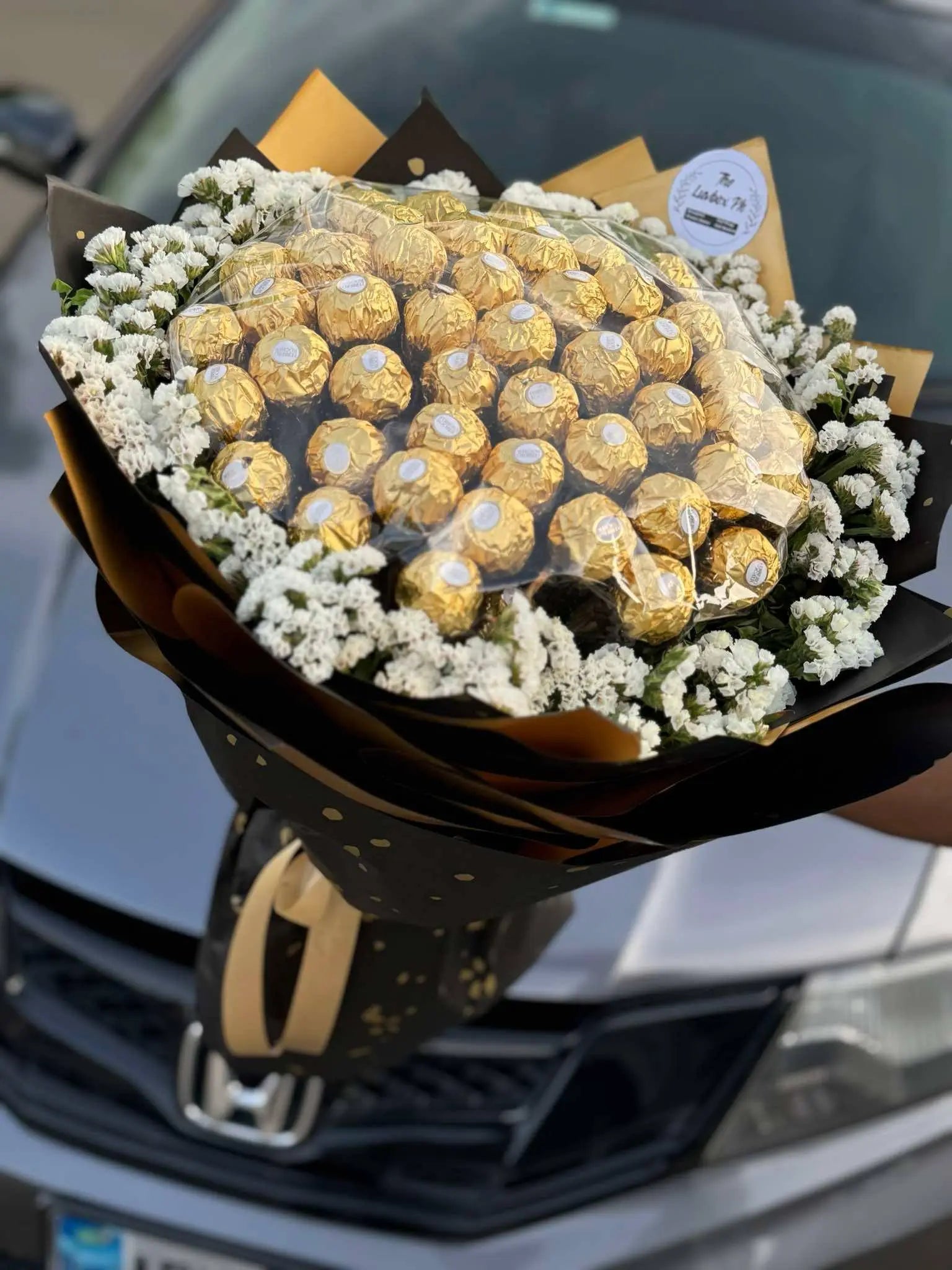 Golden Bliss – Ferrero Rocher Luxury Bouquet