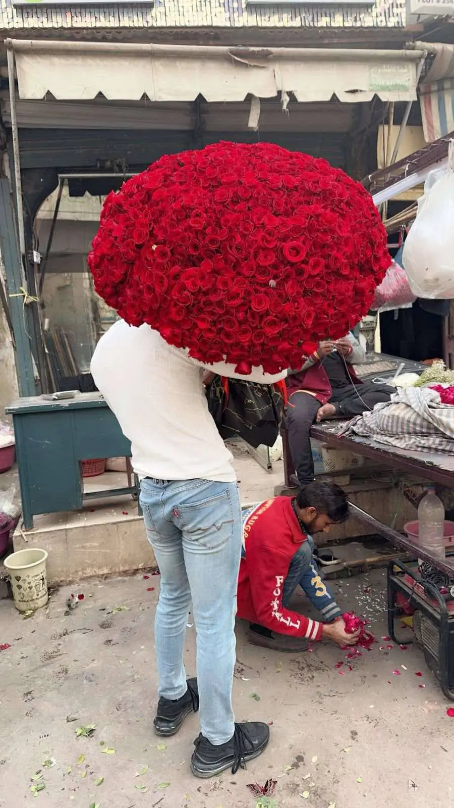 Aesthetic XXL 1000 Red Roses Bouquet – Ultimate Luxury