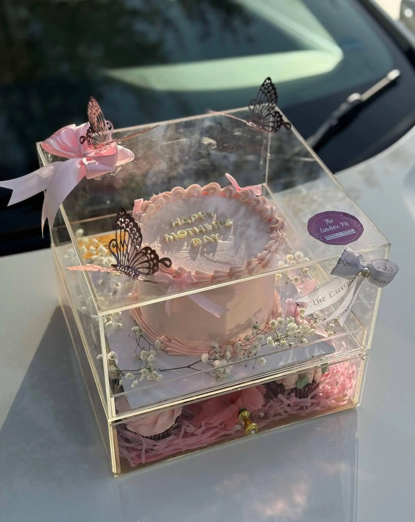 Amour Bloom – Mother’s Day Luxury Acrylic Cake Box with Cupcakes & Macarons