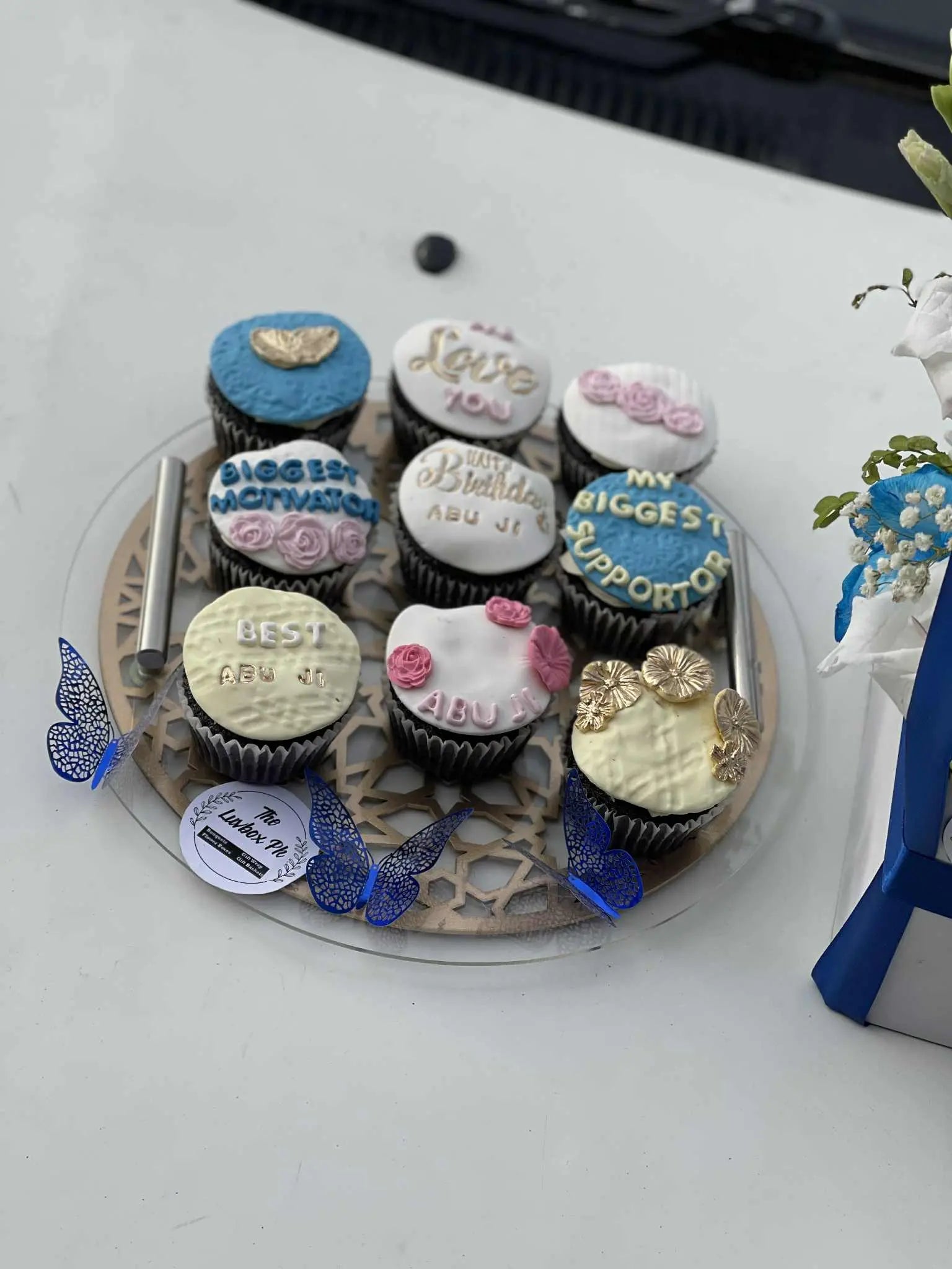 Dad’s Luxe Surprise – Balloon Box with Flowers & Cupcakes