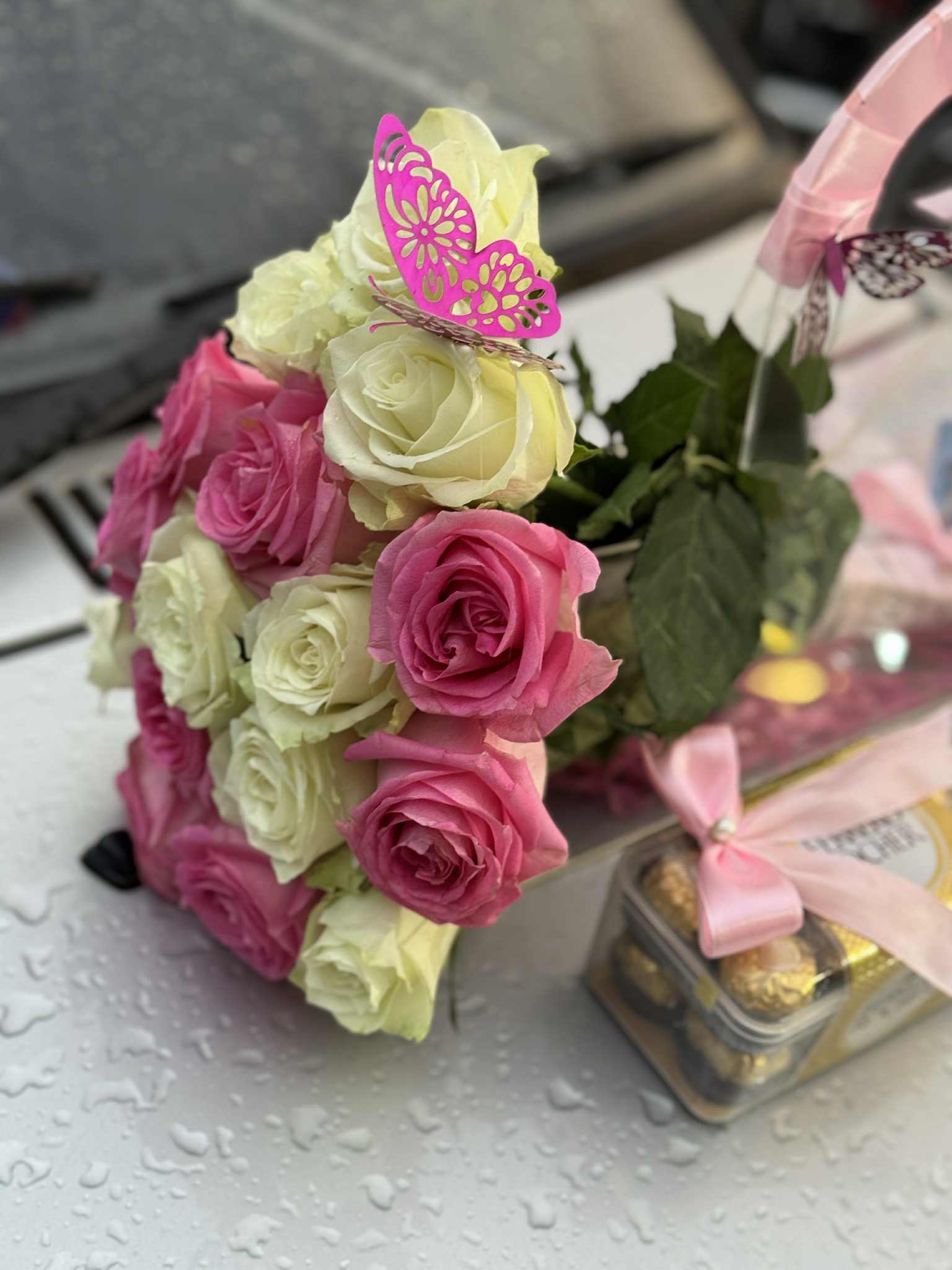 Rosé Luxe 🌸 Acrylic Bag with Long Stem Roses & Ferrero Rocher Box