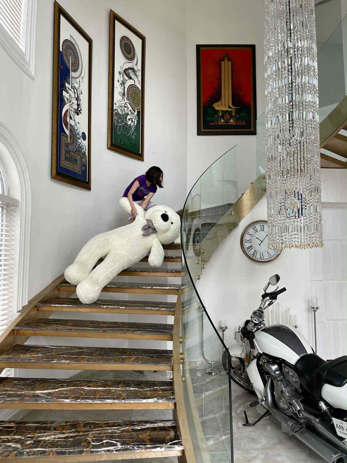 Fluffy 6 ft white teddy bear – perfect birthday surprise gift for her, available for delivery in Islamabad and across Pakistan.