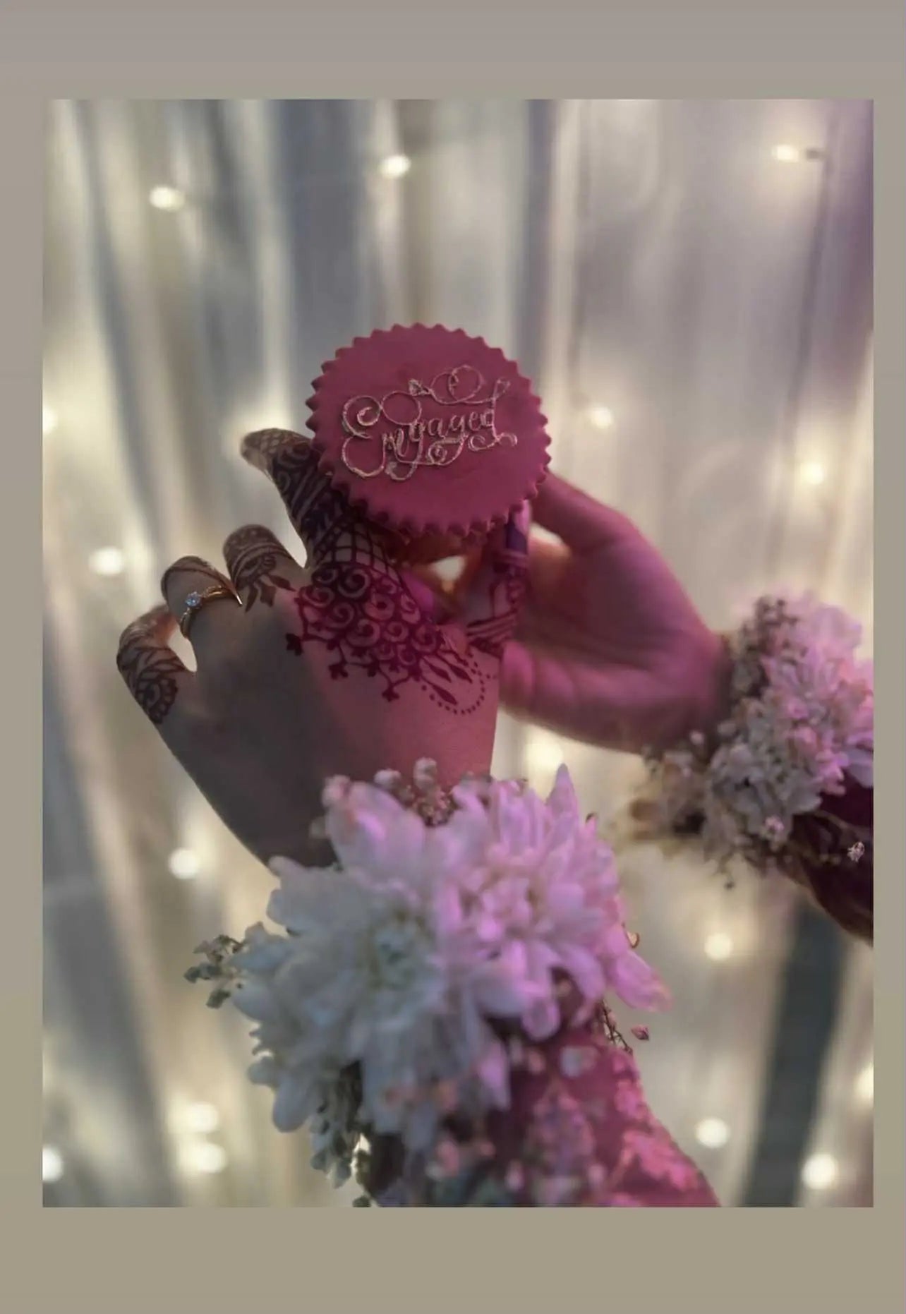 Graceful Bloom – White Flower Hand Gajray (Pair)