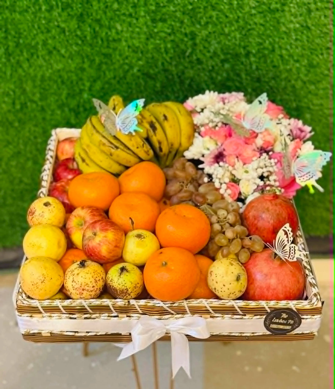 Send a surprise gift to someone in Islamabad from flowers cake and gift box
