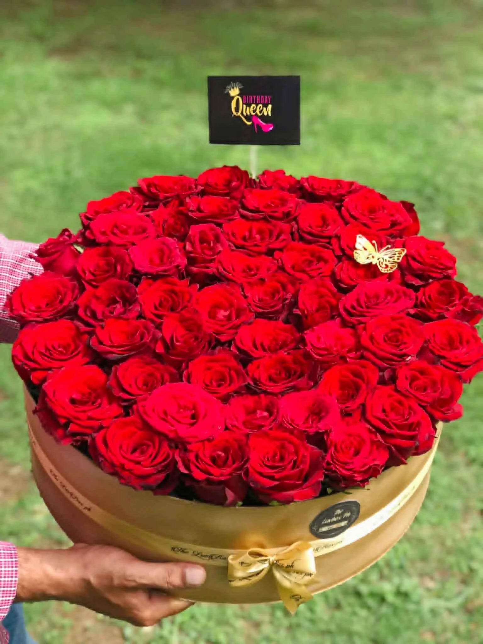 Golden Aura 50 – Luxury Gold Box with Imported Roses
