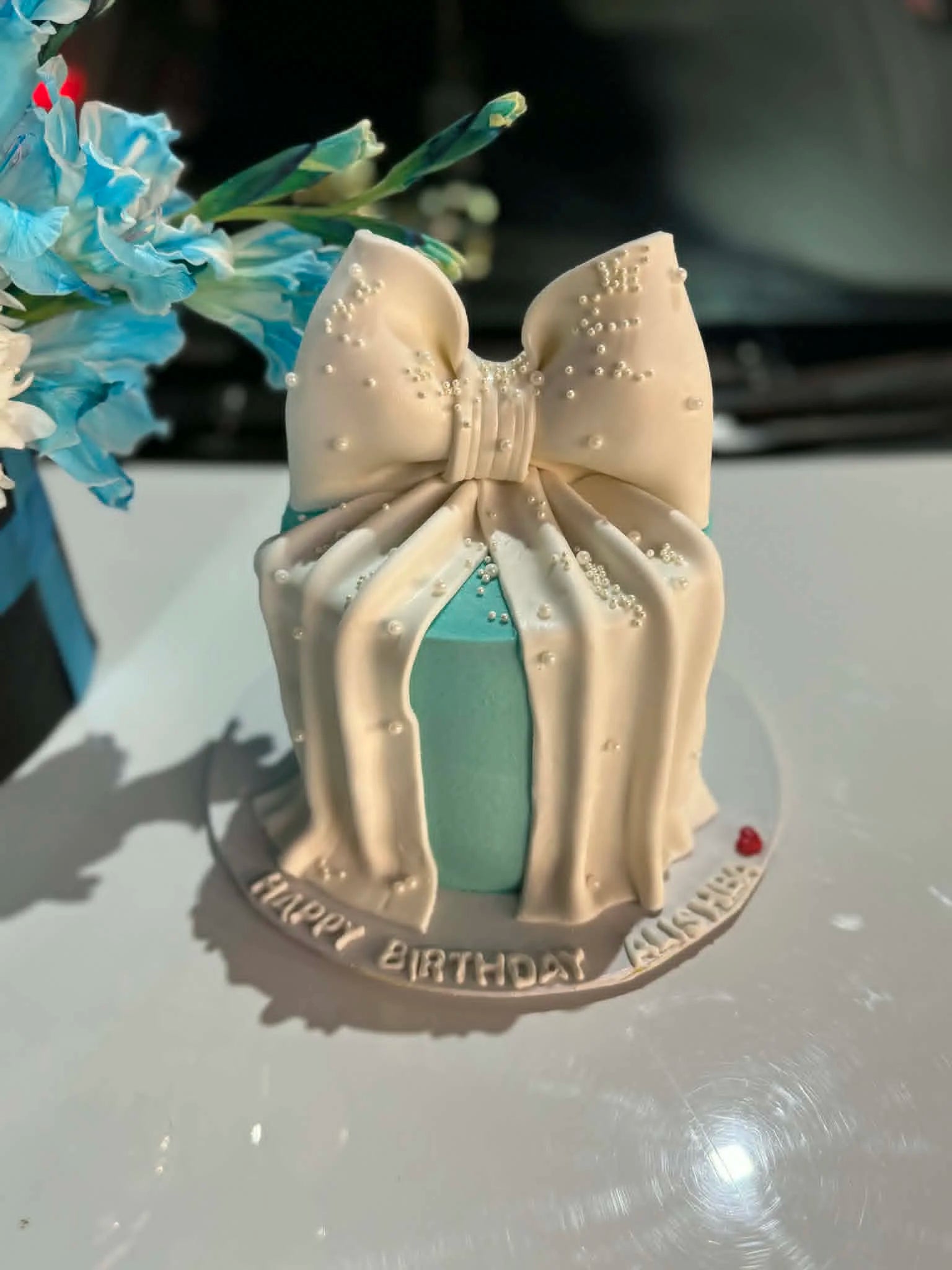 Ribbon Charm Cake – Super Cute Fondant Bow Cake (Off-White Elegance)