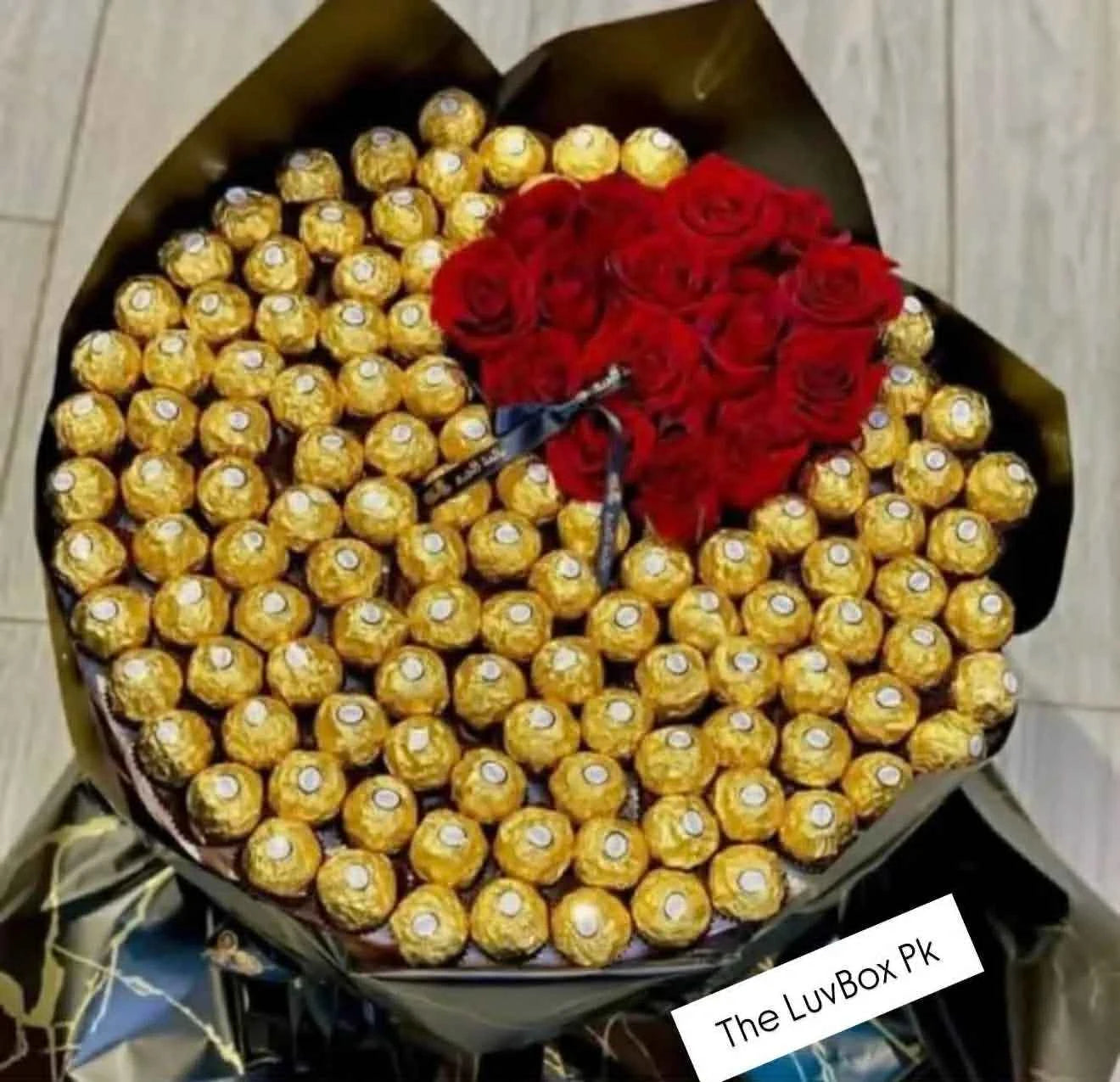Golden Empire – 100 Ferrero Rocher Bouquet with Red Roses (Ultra Luxury Edition)