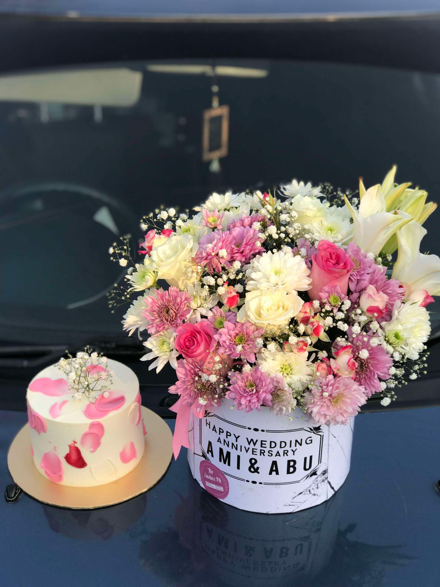 Bloom & Bake Box – Custom Floral Box with Cake