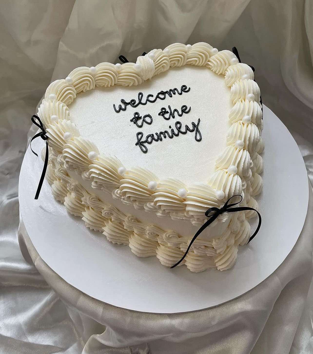 White Heart Cake – Elegant Heart-Shaped Cake for Anniversaries, Birthdays & Welcomes