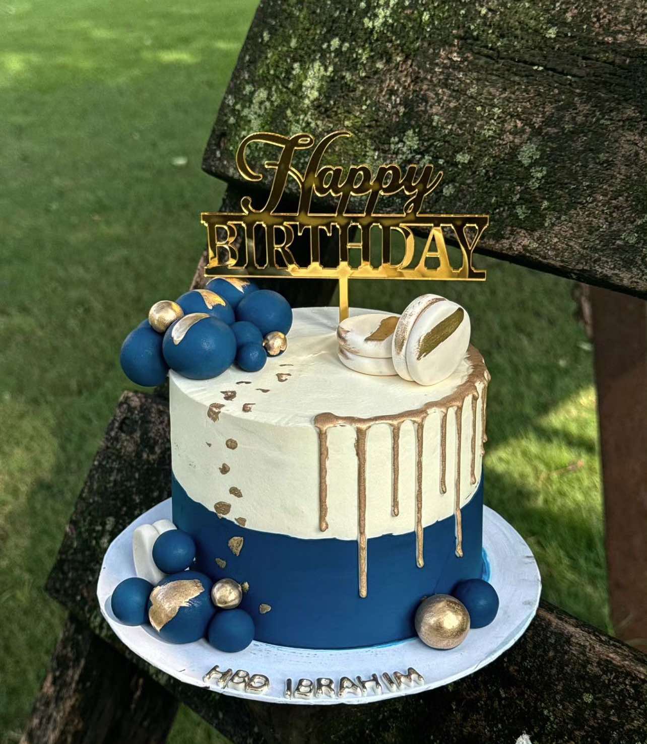 Blue Royale Cake – Luxury Customized Cake for Him (3 lbs)