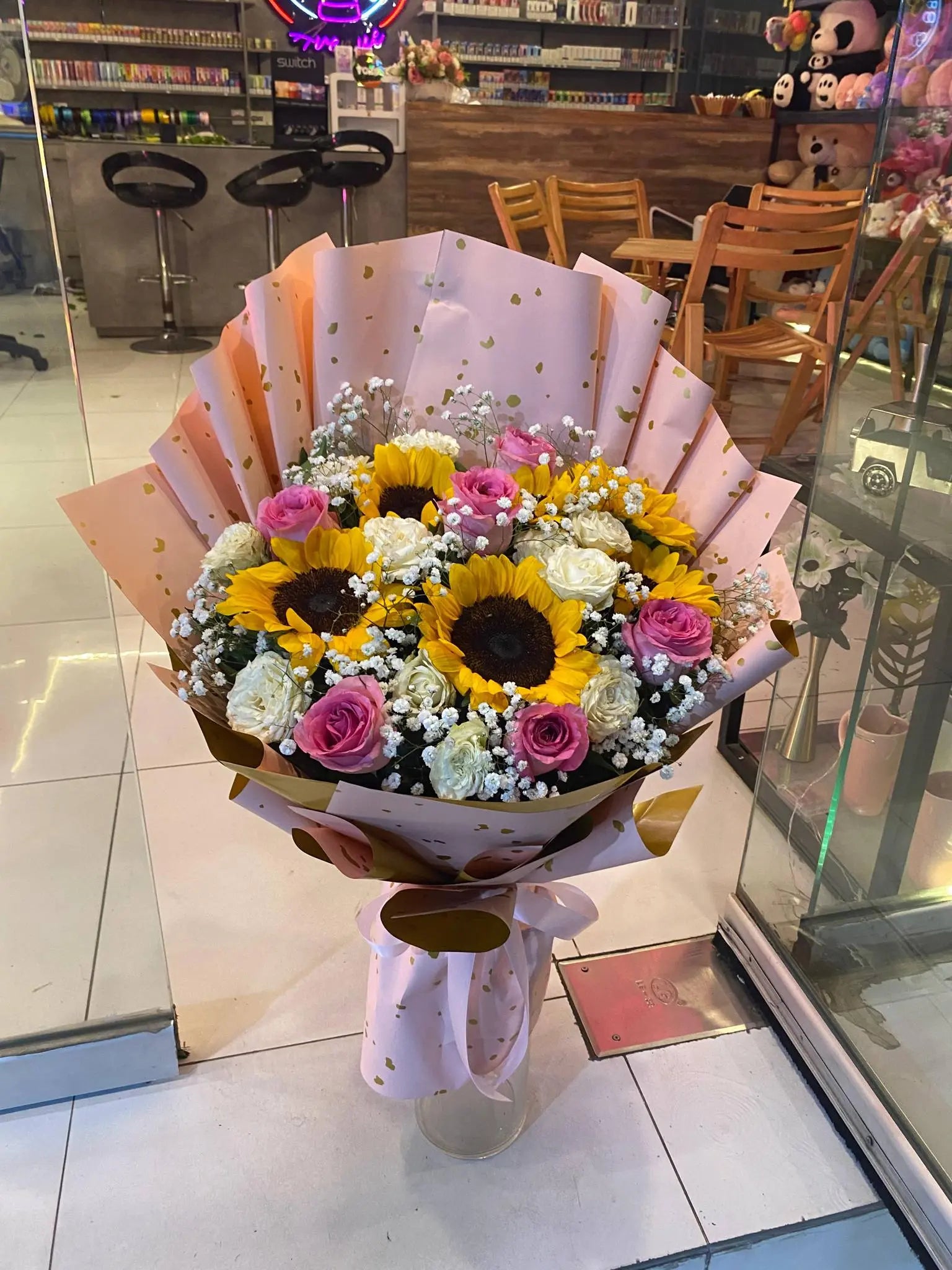 Bloom Bliss (II) – Gorgeous Mixed Flowers Bouquet
