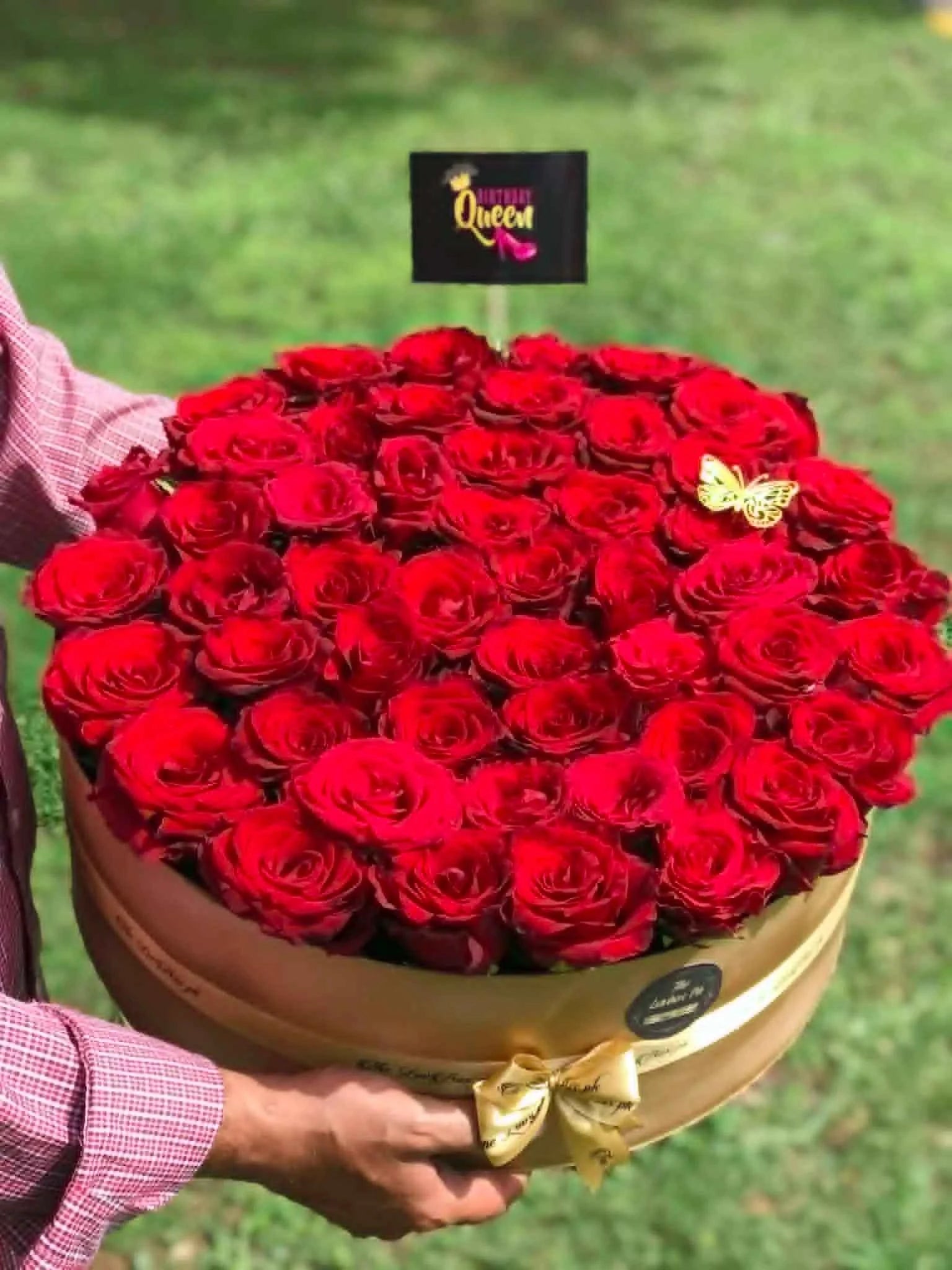 Golden Aura 50 – Luxury Gold Box with Imported Roses