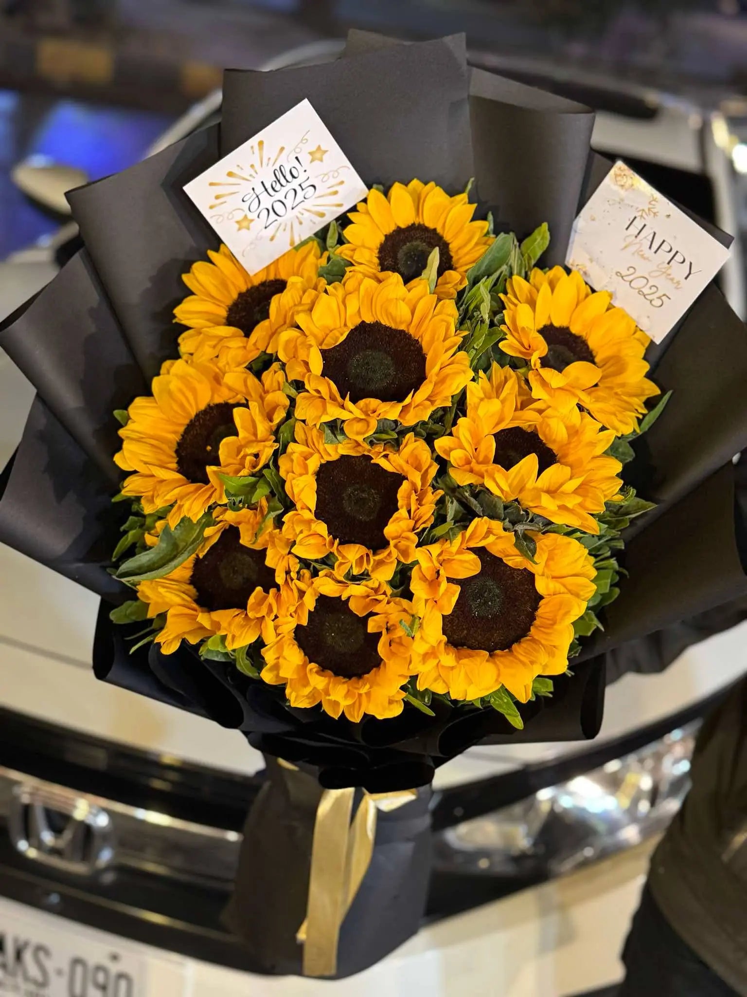 Golden Glow – Sunflower Bouquet