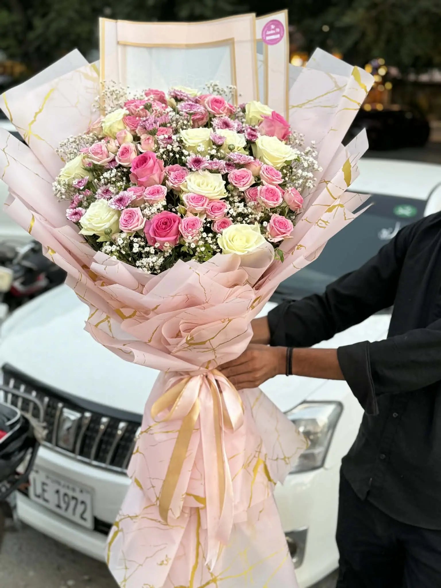 Éclat de Blush 💖 Ultra-Luxury Oversized Rose Bouquet