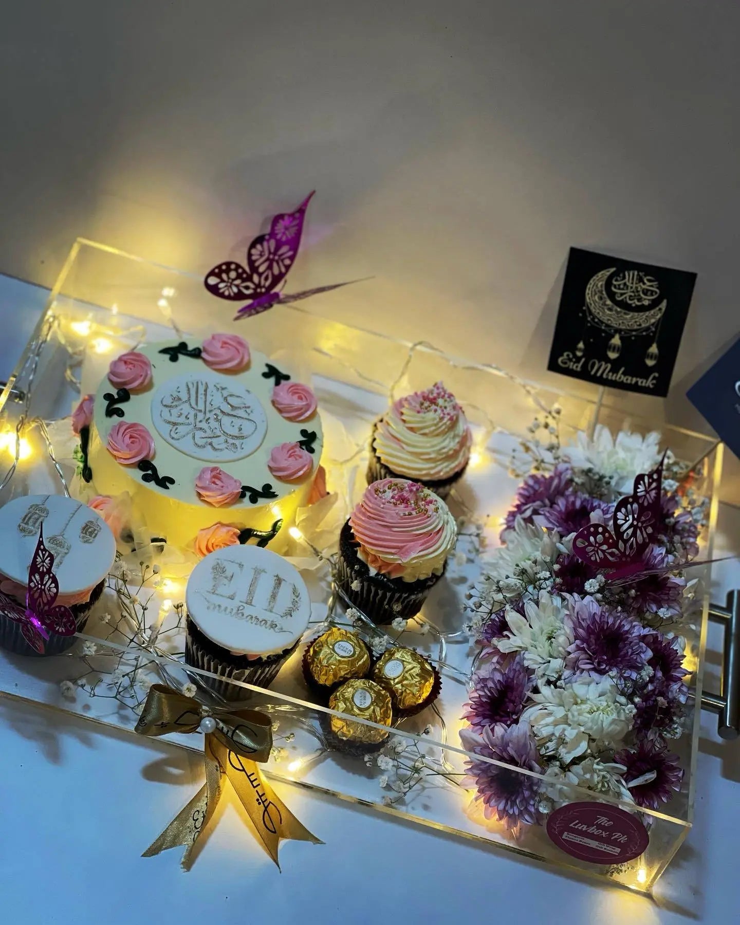 Acrylic Bloom – Eid Platter with Cake & Cupcakes