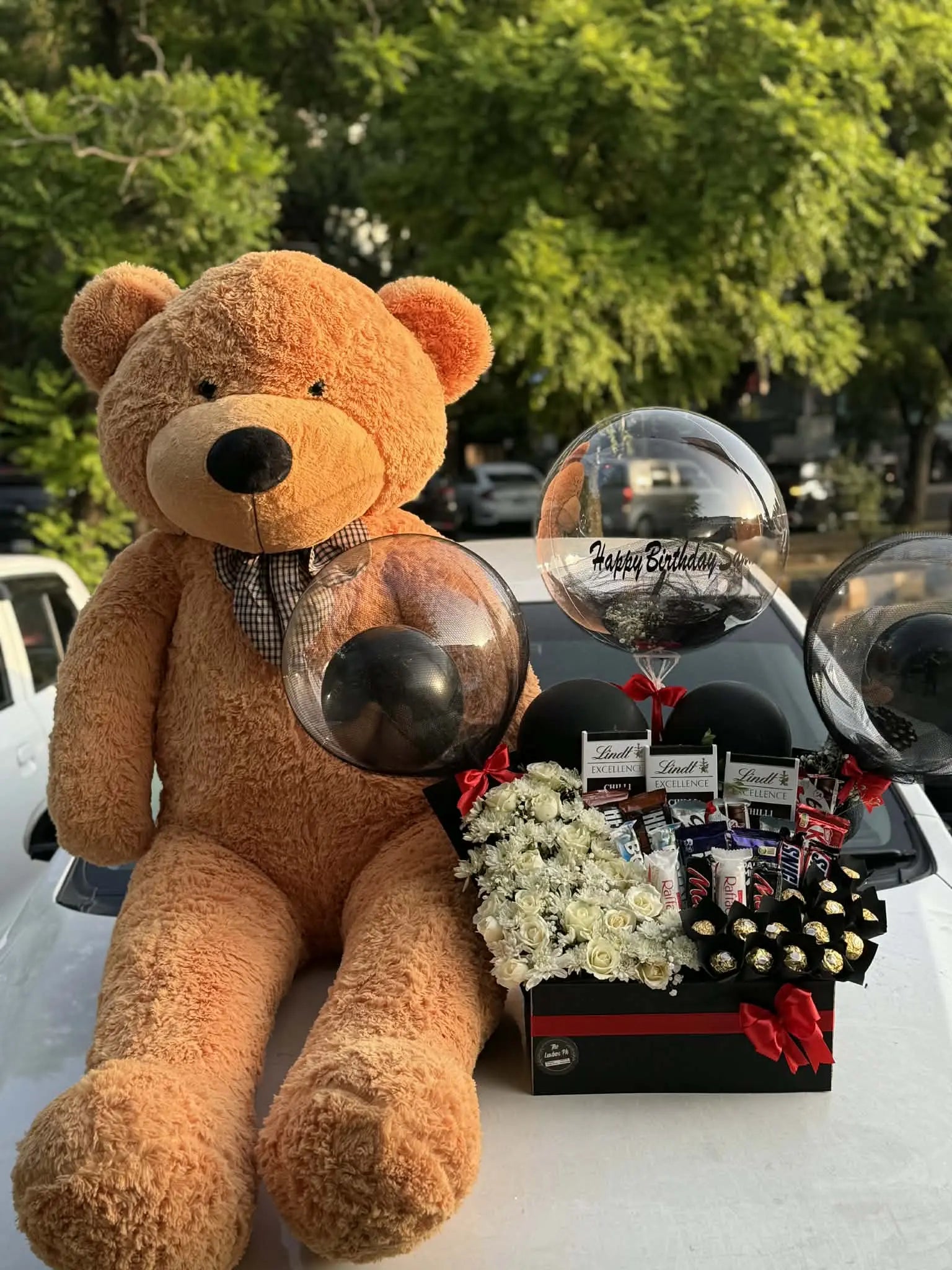 The Grand Hug 💎 6-Feet Luxury Teddy with Chocolate Balloon Box