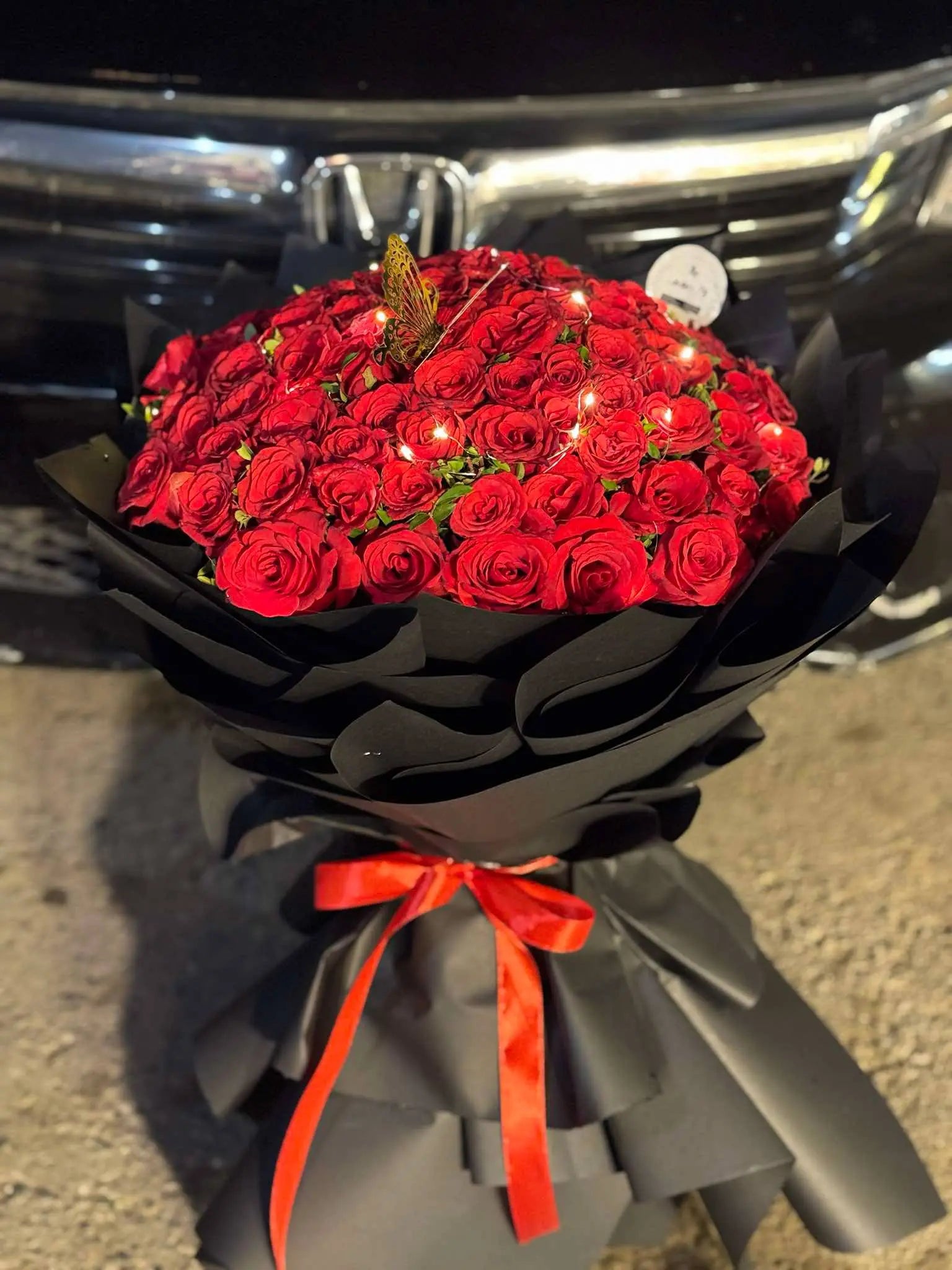 Radiant Rouge – LED Red Rose Luxury Bouquet