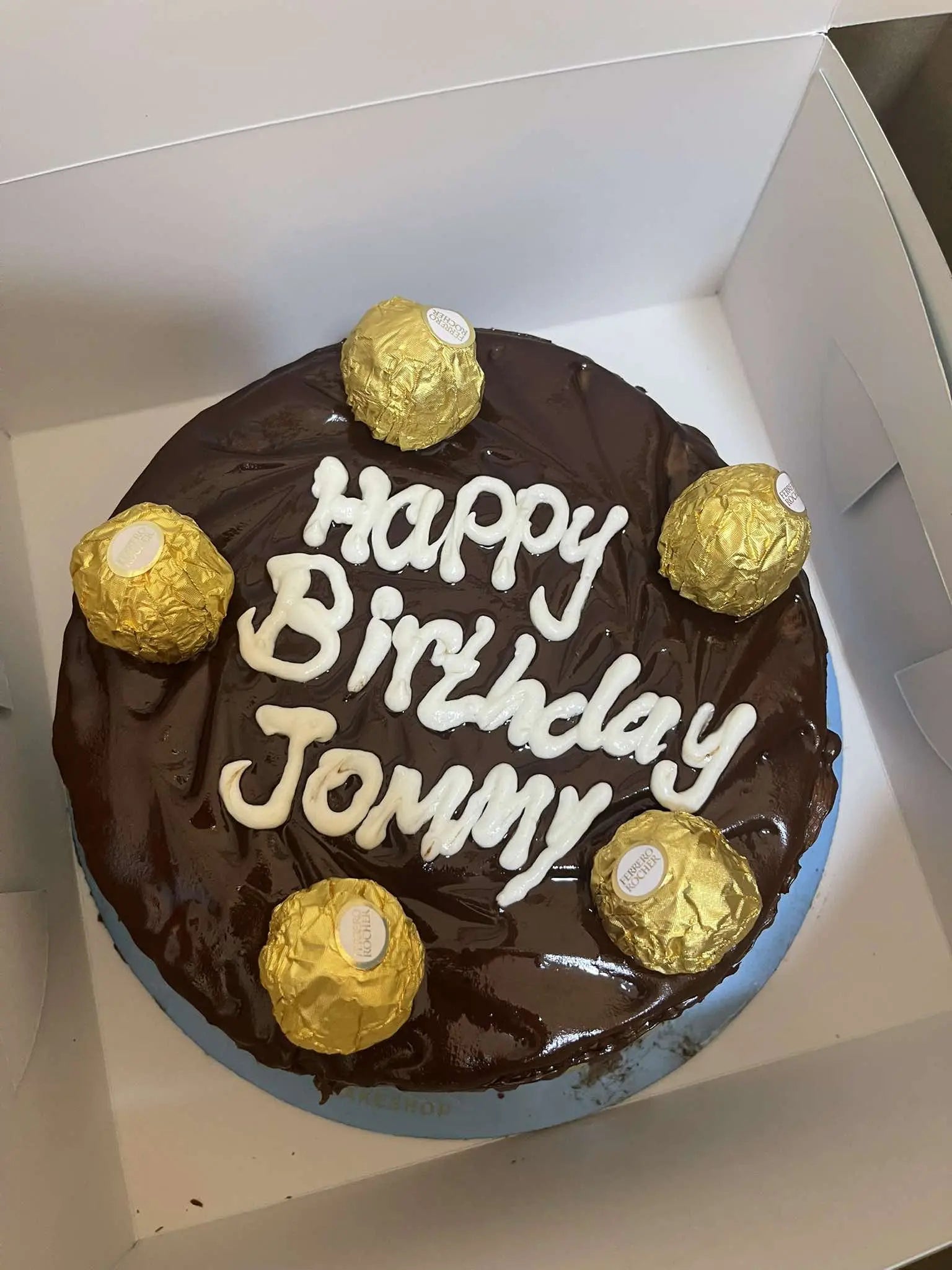 Golden Crunch – Ferrero Rocher Cake