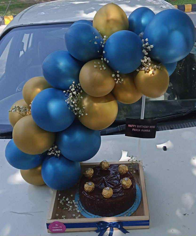 Gentleman’s Celebration – balloon arch tray with bespoke cake for him