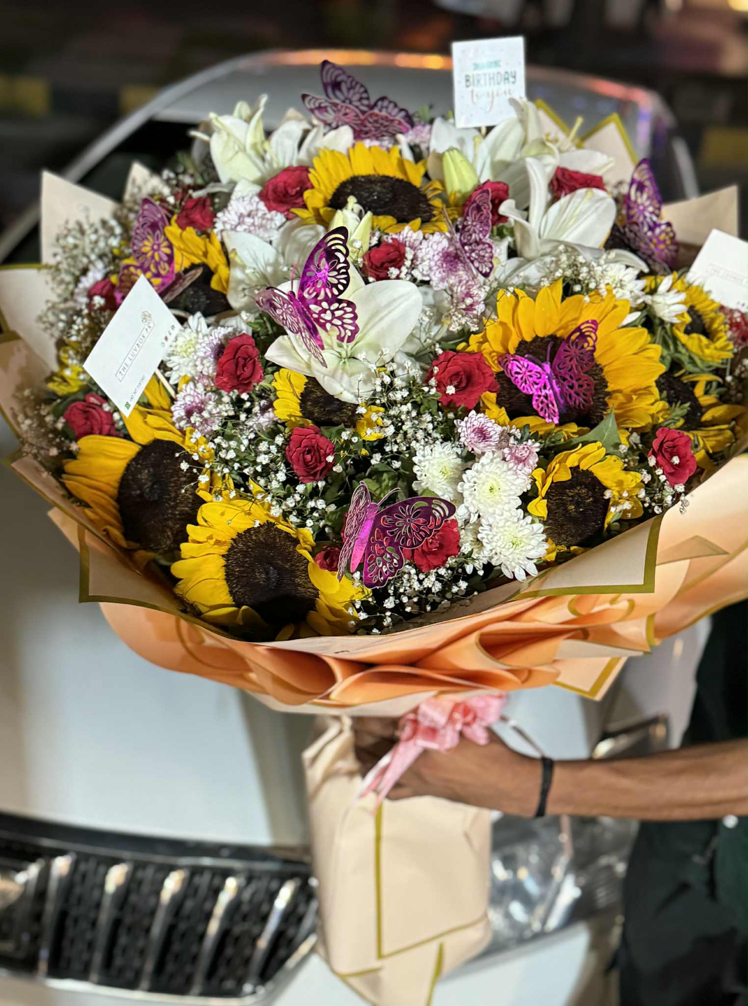 Golden Bloom oversized sunflower and mixed flowers luxury bouquet – perfect gift for her in Islamabad.