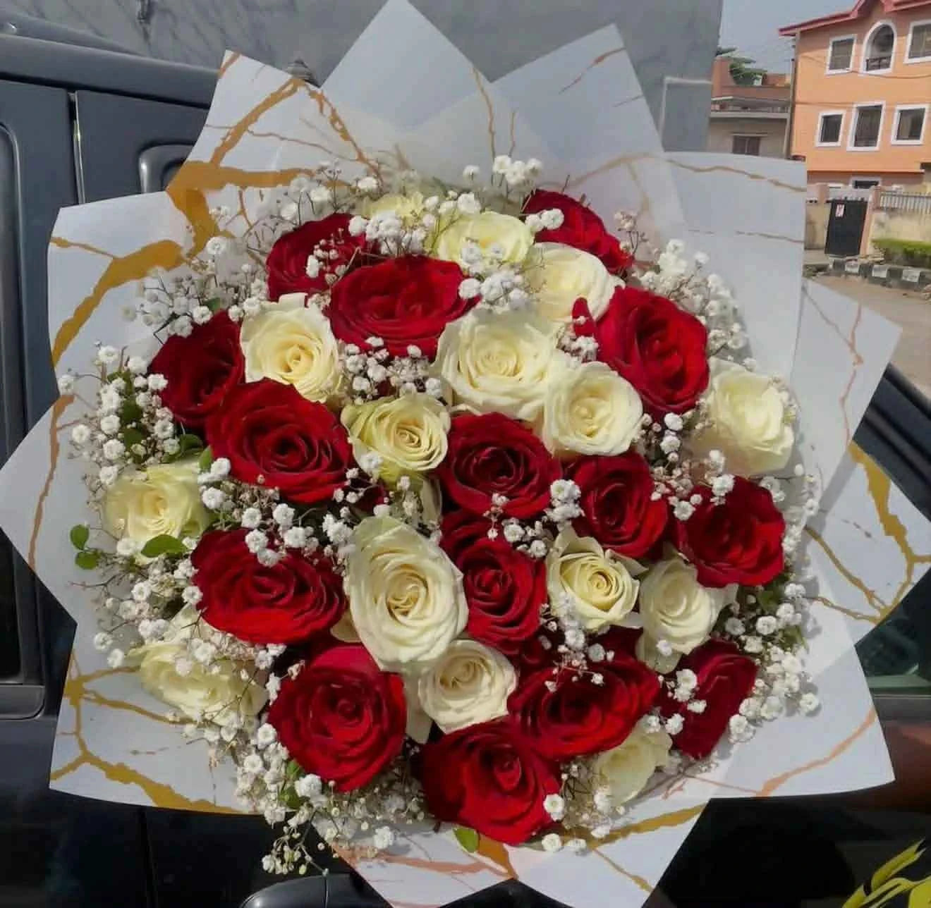 Eternal Romance – Long Stem Red & White Rose Bouquet