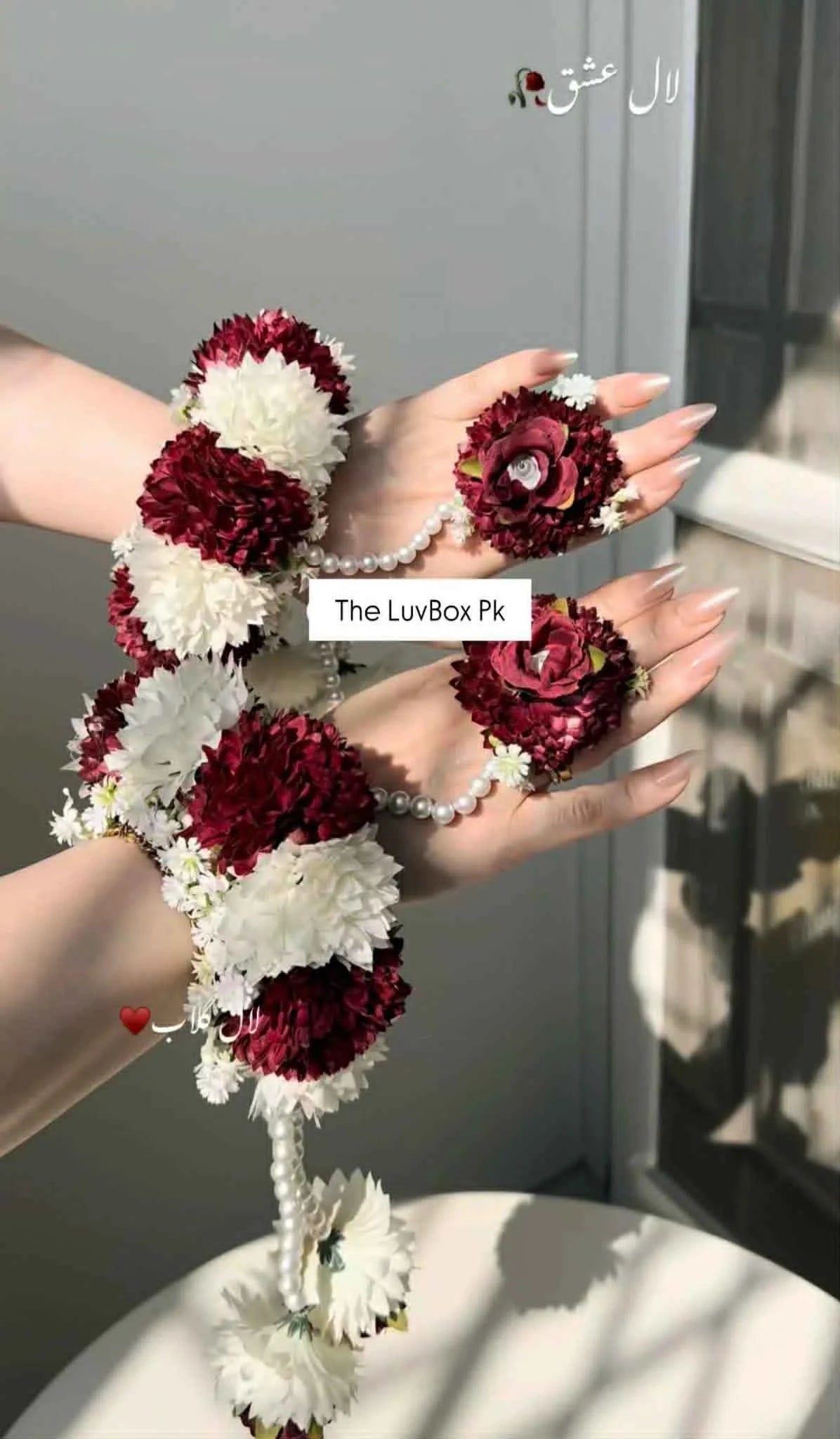 Imperial Bloom Rings – Super Luxury Heavy Gajra with White & Maroon Chrysanthemums