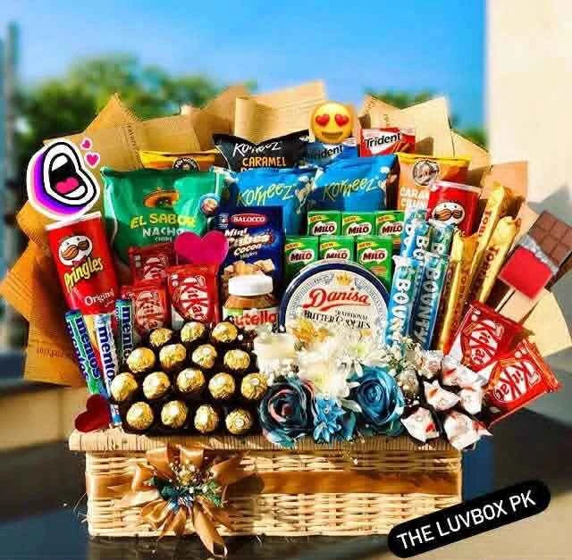 Gourmet Grace Hamper – Luxury Mother’s Day Snack & Chocolate Basket