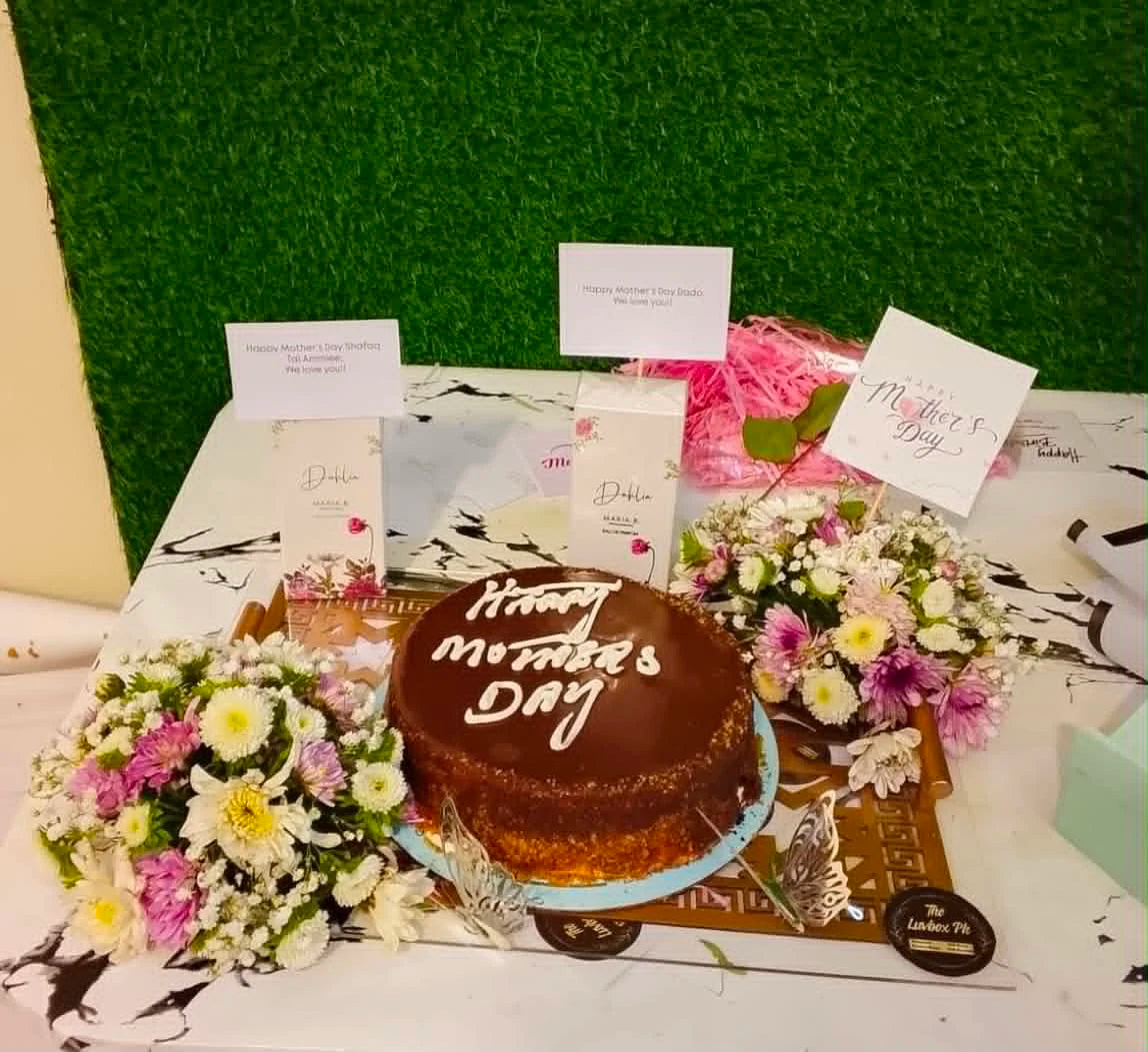 Luxury Mother's Day acrylic tray with 2 lbs cake, Femak perfumes, and fresh flowers for Mother’s Day gift delivery in Pakistan.