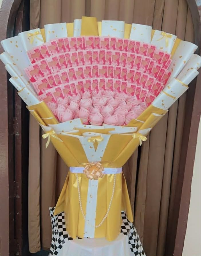 15k money bouquet made with 100 PKR notes for special occasions
