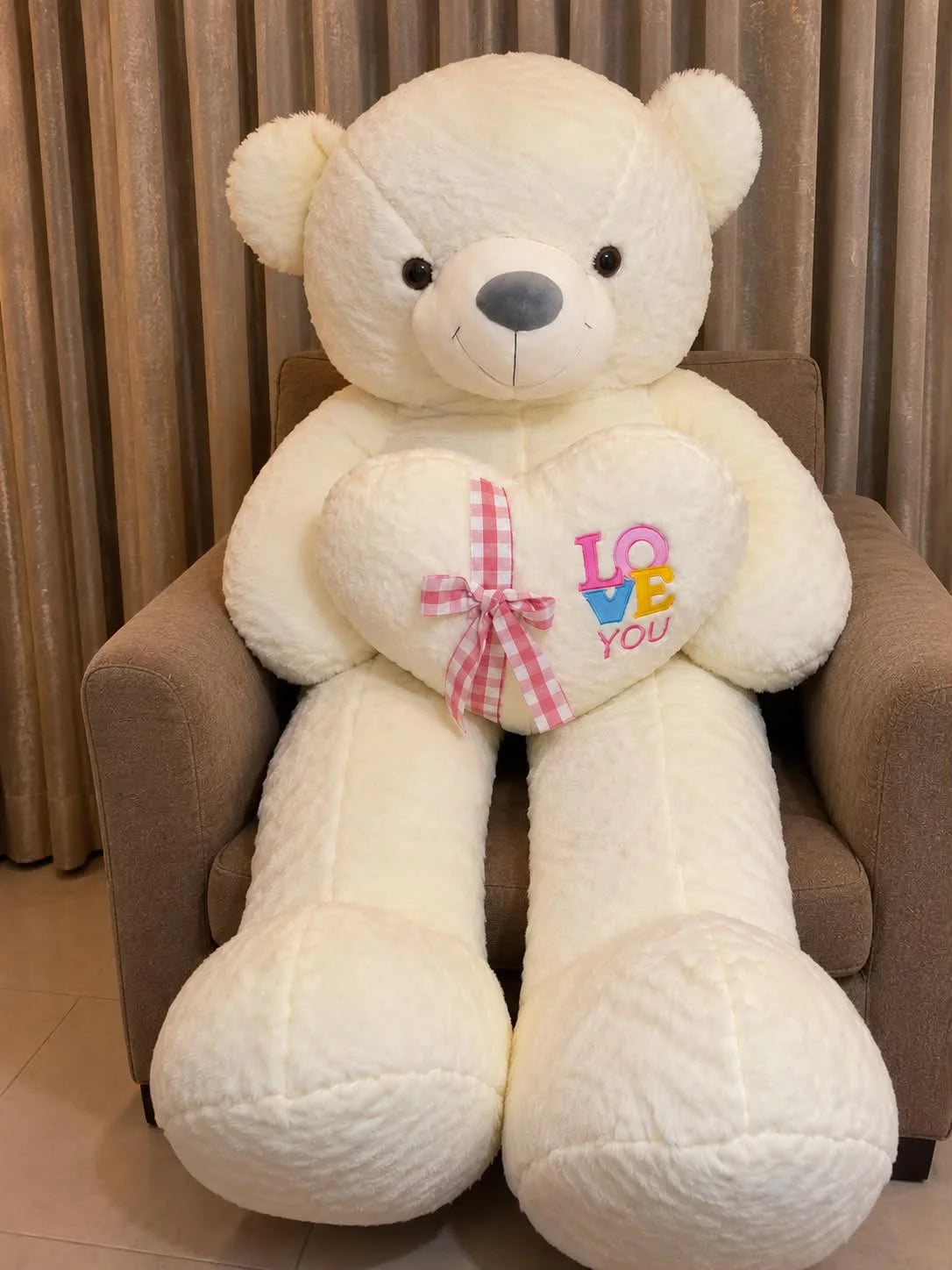 Premium-quality giant white Thai teddy bear available in 5 feet and 6 feet sizes as a luxury birthday and anniversary plush gift in Pakistan